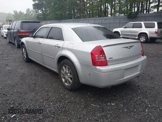 2007 Chrysler 300 C z VIN 2C3LK63H17H681761, wystawiony jako IAAI lot #42504261 z przebiegiem 134 696 mil mil oraz . Historia ofert i sprzedaży dostępna na DreamBid. Obrazek 3.
