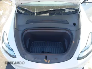 2022 Tesla Model Y Long Range z VIN 7SAYGDEE2NF420882, wystawiony jako IAAI lot #42023642 z przebiegiem 19 783 mil mil oraz . Historia ofert i sprzedaży dostępna na DreamBid. Obrazek 10.
