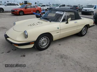 1987 Alfa Romeo Spider Graduate z VIN ZARBA5649H1046144, wystawiony jako Copart lot #74729534 z przebiegiem 28 579 mil mil oraz Szkoda całkowita • Salvage title. Historia ofert i sprzedaży dostępna na DreamBid. Obrazek 1.