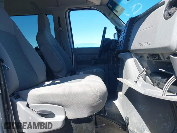 2014 Ford Econoline Passenger XL with VIN 1FBNE3BL7EDA37146, listed as a IAAI auction lot 41871526 with 139,387 mi miles. Bid and sale history available at carsss.com. Image 5.