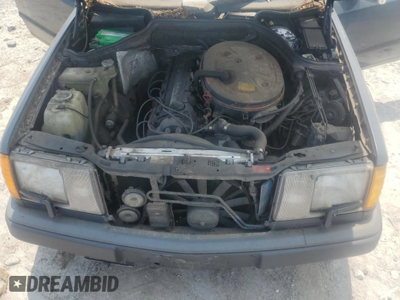 1986 Mercedes-Benz 300 E с VIN WDBEA30D8GA318345, выставлен на аукционе Copart как лот 59481785 с пробегом 47 646 миль миль и Чистый • Clean title. История ставок и продаж доступна на DreamBid. Изображение 11.