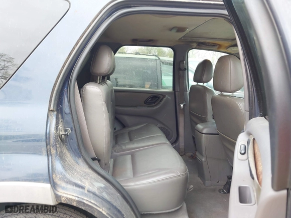 2002 Ford Escape XLT Choice with VIN 1FMYU03122KB98126, listed as a IAAI auction lot 41931702 with 225,401 mi miles. Bid and sale history available at carsss.com. Image 8.