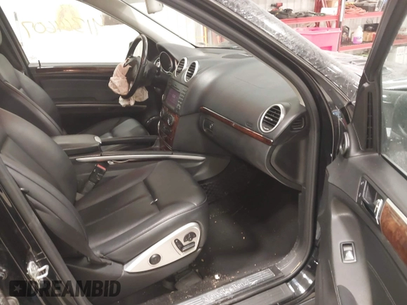 2011 Mercedes-Benz GL-Class GL 450 with VIN 4JGBF7BE2BA737203, listed as a IAAI auction lot 41364607 with 133,921 mi miles. Bid and sale history available at carsss.com. Image 5.