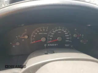 2003 Ford Expedition Special Service z VIN 1FMRU15WX3LB84649, wystawiony jako Copart lot #53674705 z przebiegiem 300 012 mil mil oraz Szkoda całkowita • Salvage title. Historia ofert i sprzedaży dostępna na DreamBid. Obrazek 9.