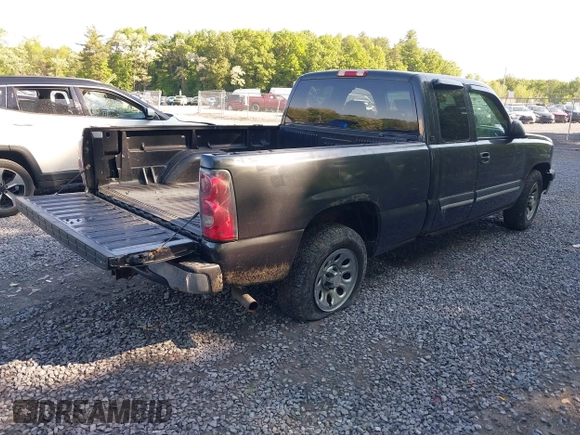 2005 Chevrolet Silverado 1500 LS z VIN 2GCEC19V551250024, wystawiony jako IAAI lot #42357909 z przebiegiem 166 305 mil mil oraz . Historia ofert i sprzedaży dostępna na DreamBid. Obrazek 4.
