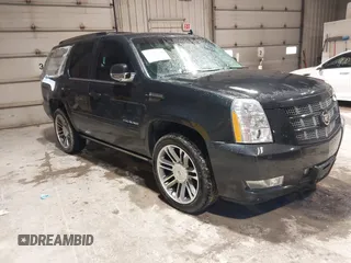 2013 Cadillac Escalade Premium z VIN 1GYS4CEFXDR209348, wystawiony jako IAAI lot #42314700 z przebiegiem 122 923 mil mil oraz . Historia ofert i sprzedaży dostępna na DreamBid. Obrazek 1.