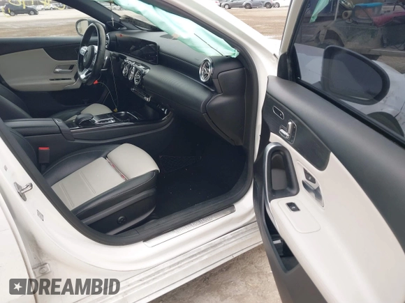 2019 Mercedes-Benz A 220 z VIN WDD3G4EB5KW012029, wystawiony jako IAAI lot #41608407 z przebiegiem 87 421 mil mil oraz . Historia ofert i sprzedaży dostępna na DreamBid. Obrazek 5.