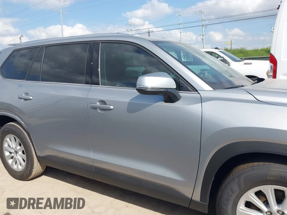 2024 Toyota Highlander XLE with VIN 5TDAAAA55RS017176, listed as a IAAI auction lot 42038401 with 14 mi miles and . Bid and sale history available at DreamBid. Image 13.