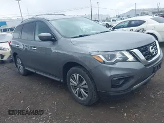 2020 Nissan Pathfinder S z VIN 5N1DR2AM7LC643125, wystawiony jako IAAI lot #41879400 z przebiegiem 82 240 mil mil oraz . Historia ofert i sprzedaży dostępna na DreamBid. Obrazek 1.