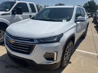 2022 Chevrolet Traverse LT Cloth z VIN 1GNERGKW9NJ176902, wystawiony jako IAAI lot #42363755 z przebiegiem 115 827 mil mil oraz . Historia ofert i sprzedaży dostępna na DreamBid. Obrazek 1.