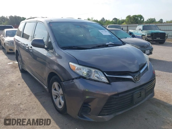 2018 Toyota Sienna LE Auto Access Seat with VIN 5TDKZ3DC2JS915905, listed as a IAAI auction lot 42027300 with 174,770 mi miles. Bid and sale history available at carsss.com. Image 1.