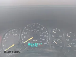 2000 Chevrolet Suburban LT with VIN 3GNFK16T6YG170955, listed as a IAAI auction lot 41918976 with 332,207 mi miles. Bid and sale history available at carsss.com. Image 7.