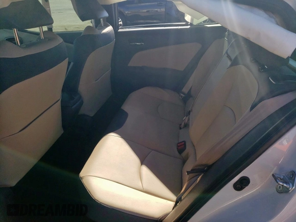 2017 Toyota Prius Two z VIN JTDKARFUXH3038947, wystawiony jako Copart lot #56379015 z przebiegiem 64 230 mil mil oraz Szkoda całkowita • Salvage title. Historia ofert i sprzedaży dostępna na DreamBid. Obrazek 10.