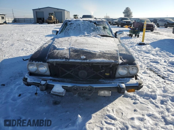 1985 Mercedes-Benz 380 z VIN WDBBA45C1FA026172, wystawiony jako Copart lot #44573545 z przebiegiem 149 808 mil mil oraz Szkoda całkowita • Salvage title. Historia ofert i sprzedaży dostępna na DreamBid. Obrazek 5.