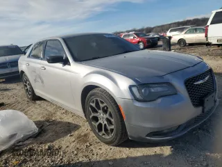 2016 Chrysler 300 S Alloy Edition z VIN 2C3CCAGG7GH182948, wystawiony jako Copart lot #42487445 z przebiegiem 102 451 mil mil oraz Szkoda całkowita • Salvage title. Historia ofert i sprzedaży dostępna na DreamBid. Obrazek 4.