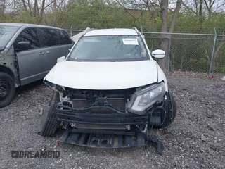 2018 Nissan Rogue SV with VIN KNMAT2MV9JP565109, listed as a IAAI auction lot 42048532 with 121,042 mi miles. Bid and sale history available at carsss.com. Image 11.