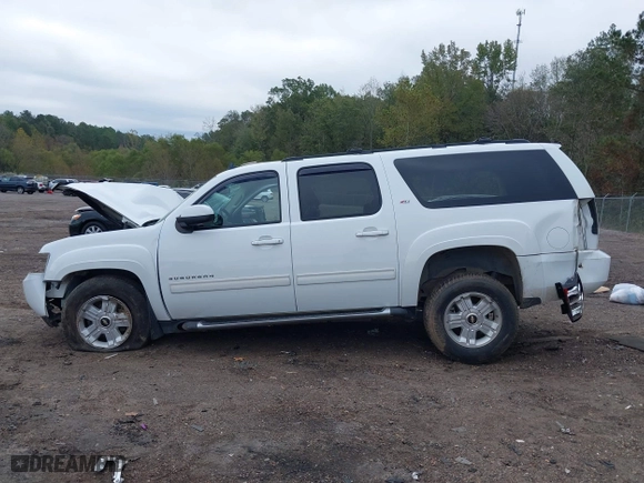 2010 Chevrolet Suburban LT with VIN 1GNUKJE39AR277383, listed as a IAAI auction lot 40800222 with 152,160 mi miles. Bid and sale history available at carsss.com. Image 14.