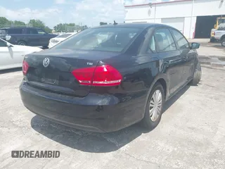2015 Volkswagen Passat Limited Edition Edition z VIN 1VWAS7A37FC064900, wystawiony jako IAAI lot #42184766 z przebiegiem 184 905 mil mil oraz . Historia ofert i sprzedaży dostępna na DreamBid. Obrazek 4.