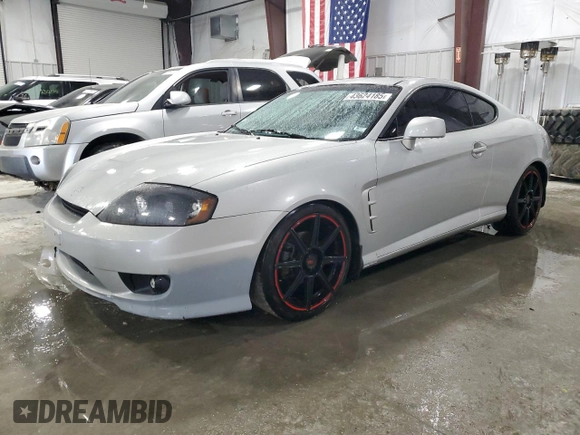 2006 Hyundai Tiburon GT z VIN KMHHN65F96U203924, wystawiony jako Copart lot #43624185 z przebiegiem 120 403 mil mil oraz Szkoda całkowita • Salvage title. Historia ofert i sprzedaży dostępna na DreamBid. Obrazek 1.