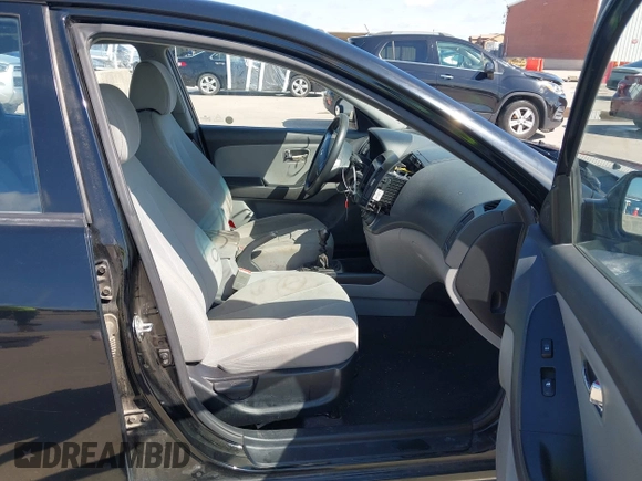 2010 Hyundai Elantra GLS z VIN KMHDU4AD1AU170856, wystawiony jako IAAI lot #42349714 z przebiegiem 160 598 mil mil oraz . Historia ofert i sprzedaży dostępna na DreamBid. Obrazek 5.