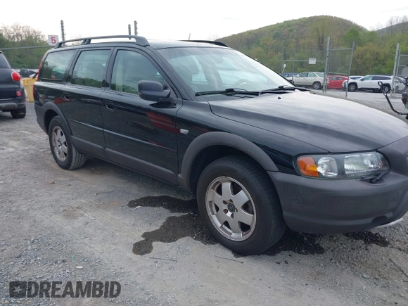 2001 Volvo V70 with VIN YV1SZ58D311042784, listed as a IAAI auction lot 42104753 with 140,141 mi miles. Bid and sale history available at carsss.com. Image 1.