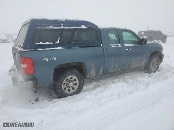 2013 Chevrolet Silverado 1500 Work Truck with VIN 1GCRKPE71DZ343840, listed as a Copart auction lot 87288024 with 235,992 mi miles and Clean Title. Bid and sale history available at carsss.com. Image 3.