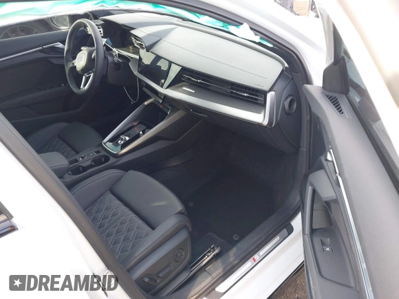 2024 Audi S3 Prestige z VIN WAUJ3DGY8RA070820, wystawiony jako IAAI lot #41106634 z przebiegiem 6358 mil mil oraz . Historia ofert i sprzedaży dostępna na DreamBid. Obrazek 5.