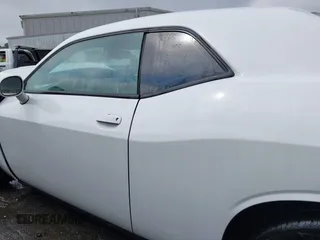 2019 Dodge Challenger SXT z VIN 2C3CDZAG7KH670018, wystawiony jako IAAI lot #42266401 z przebiegiem 47 367 mil mil oraz . Historia ofert i sprzedaży dostępna na DreamBid. Obrazek 14.