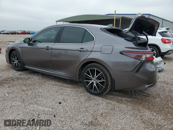 2023 Toyota Camry SE z VIN 4T1G11AK2PU788523, wystawiony jako Copart lot #42755725 z przebiegiem 38 311 mil mil oraz Czysty tytuł • Clean title. Historia ofert i sprzedaży dostępna na DreamBid. Obrazek 2.