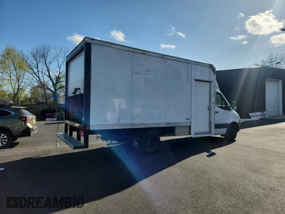 2021 Mercedes-Benz Sprinter with VIN W1X8D33Y9MN158890, listed as a Copart auction lot 52627565 with 13,274 mi miles and Salvage Title. Bid and sale history available at DreamBid. Image 4.