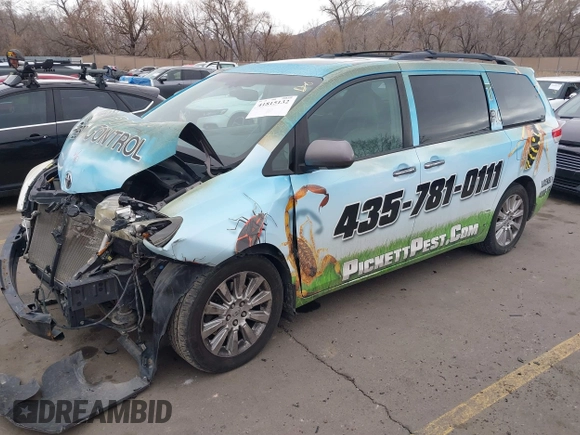 2012 Toyota Sienna XLE with VIN 5TDDK3DC3CS033755, listed as a IAAI auction lot 41815132 with 189,777 mi miles. Bid and sale history available at carsss.com. Image 17.
