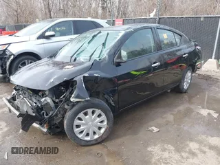 2016 Nissan Versa S z VIN 3N1CN7AP0GL829847, wystawiony jako IAAI lot #41688883 z przebiegiem 73 000 mil mil oraz . Historia ofert i sprzedaży dostępna na DreamBid. Obrazek 2.