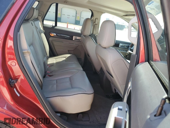2010 Lincoln MKX z VIN 2LMDJ8JC2ABJ24499, wystawiony jako Copart lot #53376925 z przebiegiem 210 691 mil mil oraz Szkoda całkowita • Salvage title. Historia ofert i sprzedaży dostępna na DreamBid. Obrazek 10.