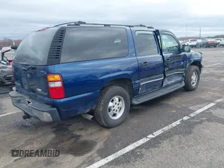 2001 Chevrolet Suburban LT with VIN 3GNFK16T01G274413, listed as a IAAI auction lot 41811161 with 203,947 mi miles. Bid and sale history available at carsss.com. Image 4.