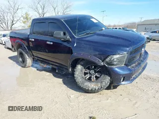 2013 Ram 1500 Express z VIN 1C6RR7KT2DS649040, wystawiony jako IAAI lot #41537501 z przebiegiem 161 469 mil mil oraz . Historia ofert i sprzedaży dostępna na DreamBid. Obrazek 1.