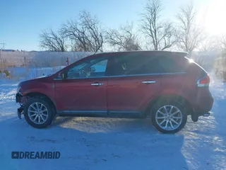 2013 Lincoln MKX z VIN 2LMDJ8JK3DBL40826, wystawiony jako IAAI lot #41522140 z przebiegiem 125 237 mil mil oraz . Historia ofert i sprzedaży dostępna na DreamBid. Obrazek 14.