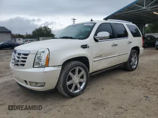 2008 Cadillac Escalade z VIN 1GYFK63868R273020, wystawiony jako Copart lot #84446754 z przebiegiem Nie podano mil oraz Szkody całkowita. Historia ofert i sprzedaży dostępna na DreamBid. Obrazek 1.