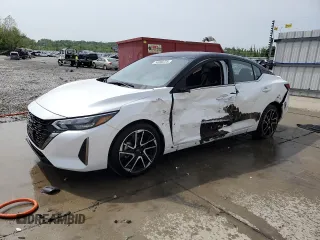 2025 Nissan Sentra SR z VIN 3N1AB8DV9SY262386, wystawiony jako Copart lot #54690255 z przebiegiem Nie podano mil oraz Szkoda całkowita • Salvage title. Historia ofert i sprzedaży dostępna na DreamBid. Obrazek 1.