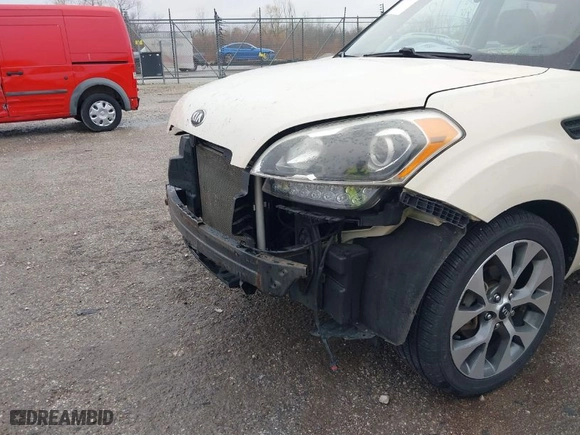 2013 Kia Soul + with VIN KNDJT2A69D7575284, listed as a IAAI auction lot 40777034 with 136,912 mi miles. Bid and sale history available at carsss.com. Image 15.