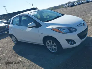 2013 Mazda 2 Touring z VIN JM1DE1LYXD0157874, wystawiony jako IAAI lot #41999395 z przebiegiem 136 954 mil mil oraz . Historia ofert i sprzedaży dostępna na DreamBid. Obrazek 1.