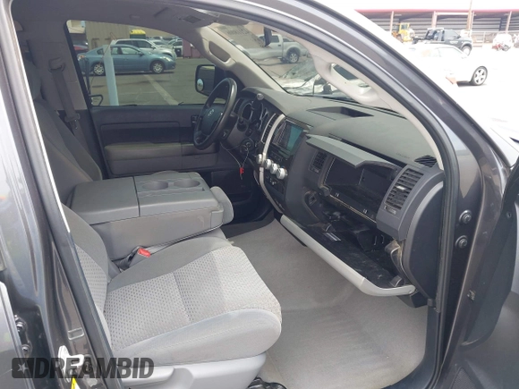 2011 Toyota Tundra z VIN 5TFEY5F14BX106229, wystawiony jako IAAI lot #42118006 z przebiegiem 96 465 mil mil oraz . Historia ofert i sprzedaży dostępna na DreamBid. Obrazek 5.