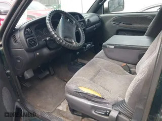 1998 Dodge Ram 1500 with VIN 3B7HF13ZXWG137601, listed as a IAAI auction lot 41823656 with 204,635 mi miles. Bid and sale history available at carsss.com. Image 5.