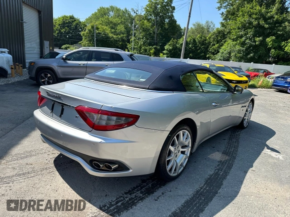 2010 Maserati GranTurismo z VIN ZAM45KMA2A0051367, wystawiony jako Copart lot #66652475 z przebiegiem 43 225 mil mil oraz Czysty tytuł • Clean title. Historia ofert i sprzedaży dostępna na DreamBid. Obrazek 4.