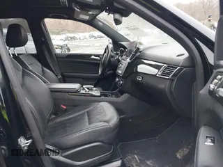 2019 Mercedes-Benz GLE 400 with VIN 4JGDA5GB3KB207679, listed as a IAAI auction lot 41556577 with 199,755 mi miles and . Bid and sale history available at DreamBid. Image 5.