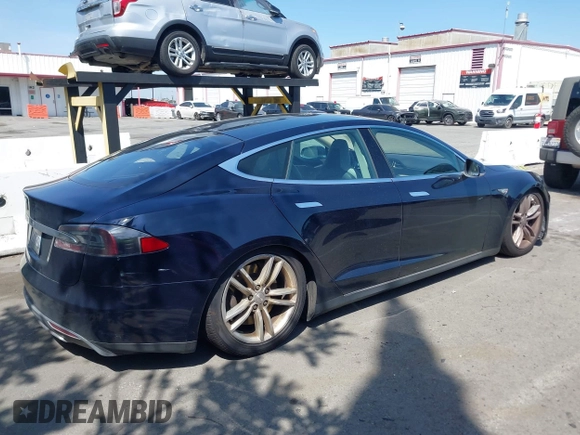 2013 Tesla Model S with VIN 5YJSA1CNXDFP06077, listed as a IAAI auction lot 41958105 with 84,773 mi miles. Bid and sale history available at carsss.com. Image 13.