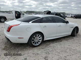 2016 Jaguar XJ R-Sport z VIN SAJWA1C71G8V92642, wystawiony jako Copart lot #53094125 z przebiegiem 98 548 mil mil oraz Szkoda całkowita • Salvage title. Historia ofert i sprzedaży dostępna na DreamBid. Obrazek 3.