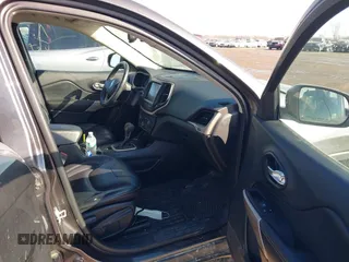 2017 Jeep Cherokee Limited с VIN 1C4PJMDS0HW647733, выставлен на аукционе IAAI как лот 41522345 с пробегом 98 181 миль миль и . История ставок и продаж доступна на DreamBid. Изображение 5.