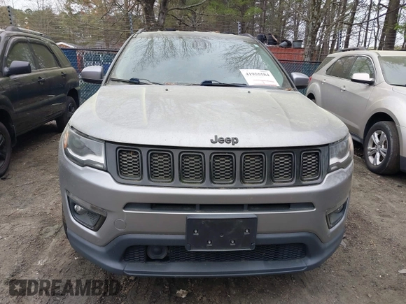 2018 Jeep Compass Latitude with VIN 3C4NJCBB0JT487272, listed as a IAAI auction lot 41955584 with 92,042 mi miles. Bid and sale history available at carsss.com. Image 12.