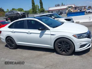 2020 Volkswagen Jetta S z VIN 3VWC57BU5LM080448, wystawiony jako IAAI lot #42267311 z przebiegiem 64 301 mil mil oraz . Historia ofert i sprzedaży dostępna na DreamBid. Obrazek 13.