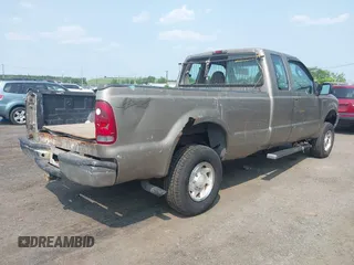 2004 Ford F-250 XL с VIN 1FTNX21L34EA50907, выставлен на аукционе IAAI как лот 42401809 с пробегом 104 902 миль миль и . История ставок и продаж доступна на DreamBid. Изображение 4.